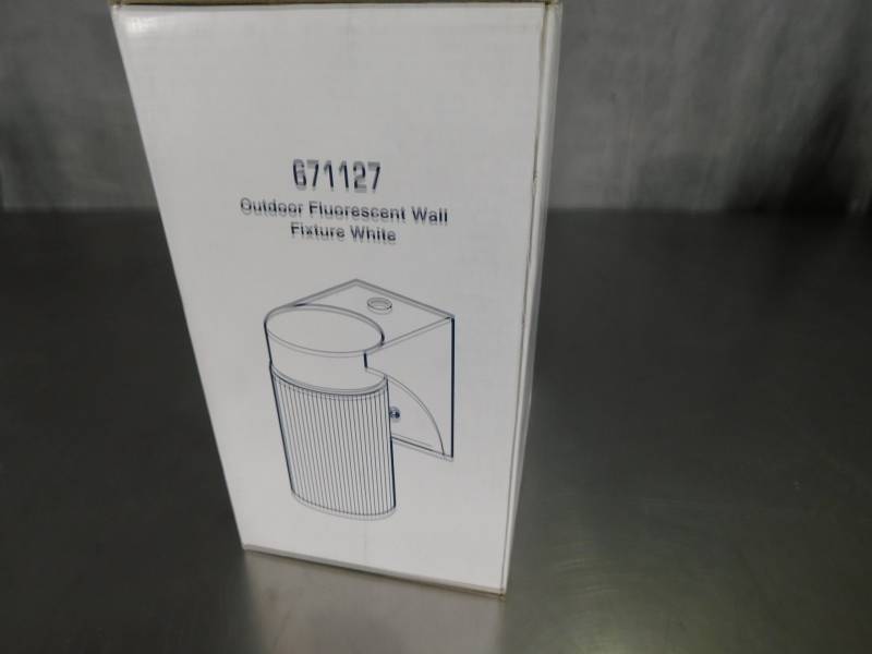 lot 3811 image: Outdoor Wall Mount Flourescent Fixture