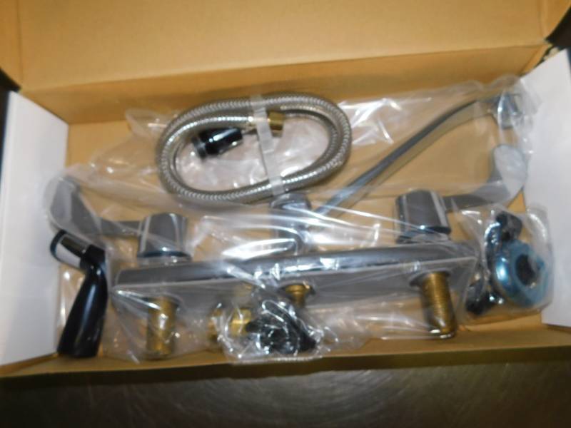 lot 3475 image: 2 Handle Blade Faucet