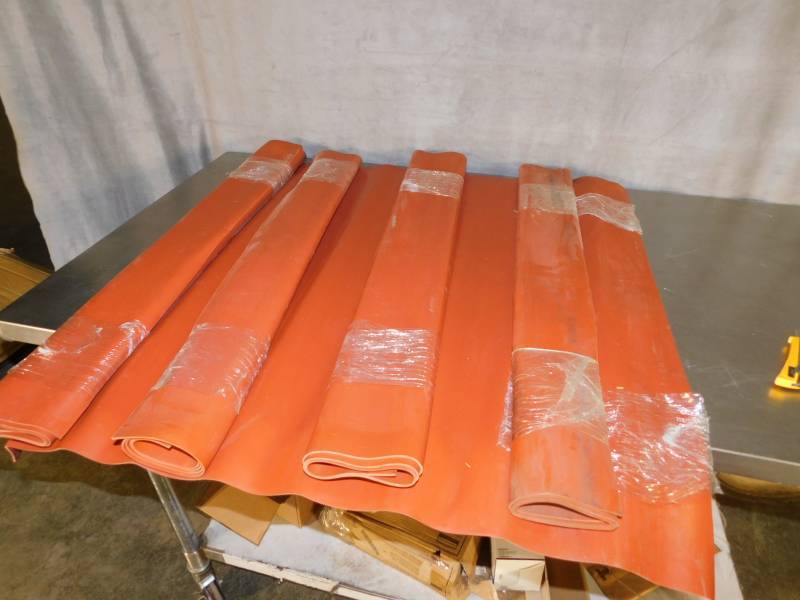 lot 3515 image: Lot of 5 Maintenance Mats 3 x 3
