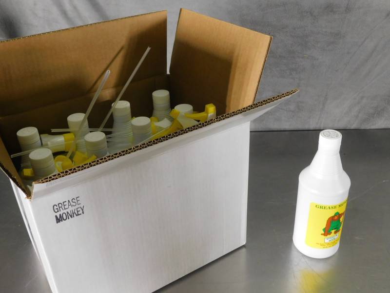 lot 3620 image: Case of Grease Monkey Extra Heavey Duty Spray and Wipe Cleaner Degreaser