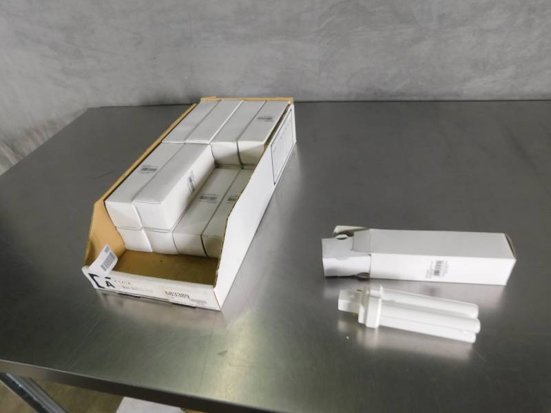 lot 3859 image: Lot of Compact Fluorescent Lamps