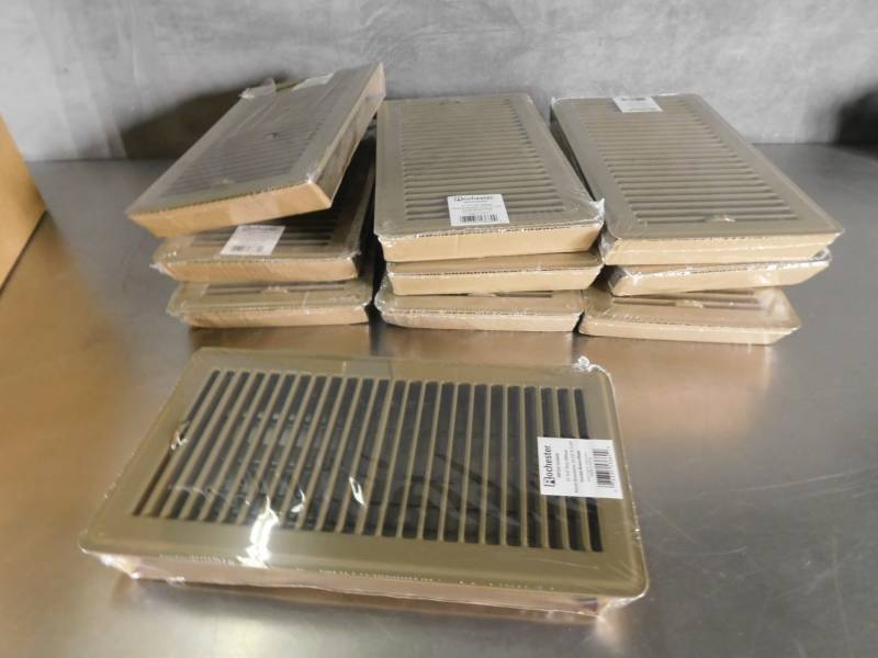 lot 3878 image: Lot of Rochester 12 x 6 Floor Diffusers
