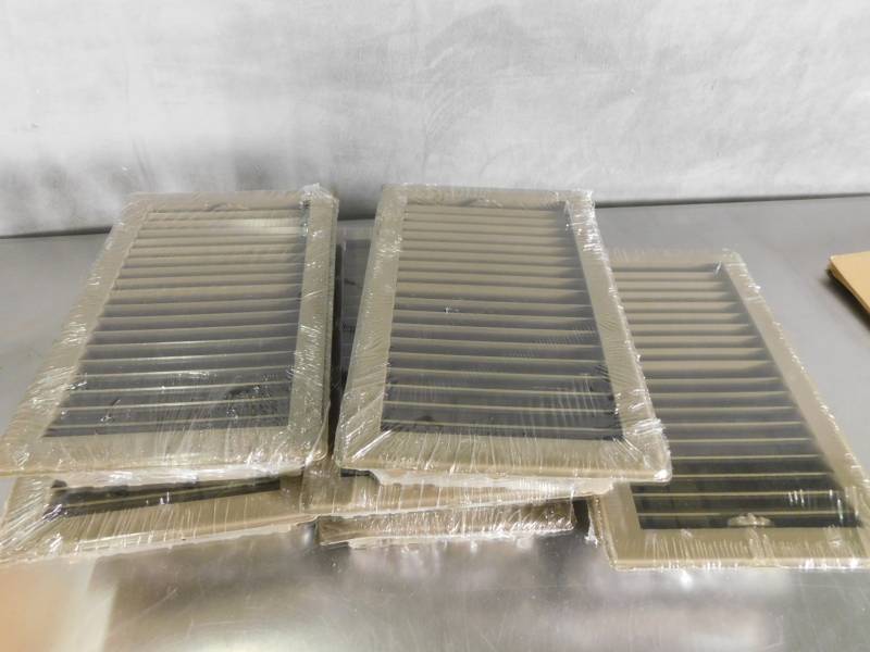 lot 3879 image: Lot of 10 x 6 Floor Diffusers