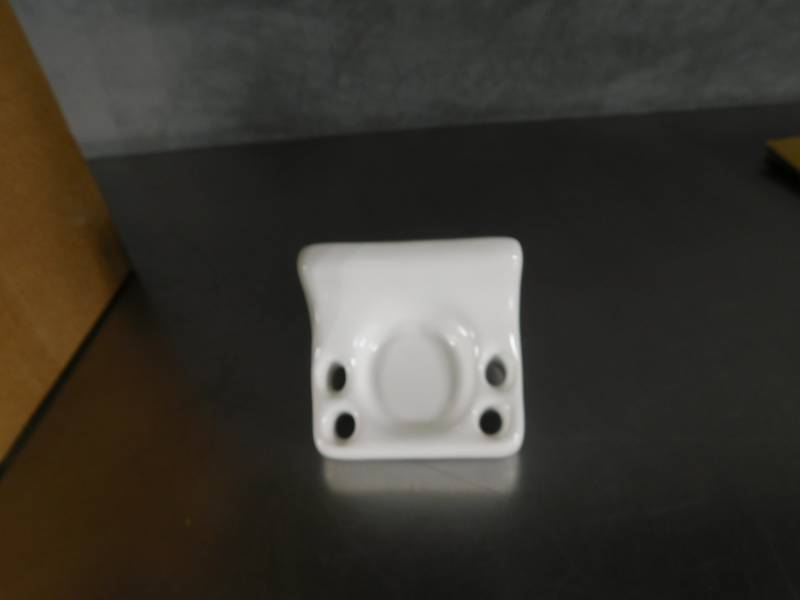 lot 3881 image: Lot of Tooth Brush Holders