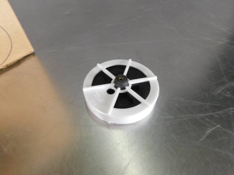 lot 3943 image: Trayco Screw On Disc Valve