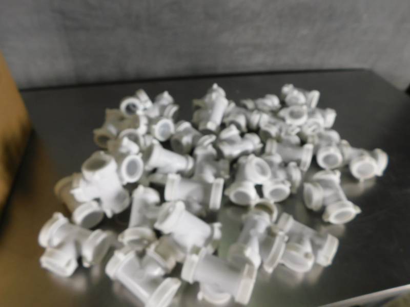 lot 3963 image: Large Lot of T Fittings 1-12