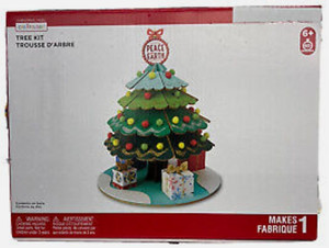 lot 45872 image: Christmas Arts & Crafts Wooden DIY Christmas Tree Kit