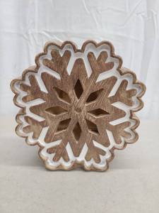lot 52919 image: (Lot of 4) Ashland Christmas Resin Snowflake
