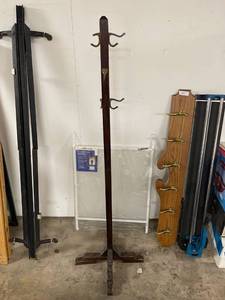lot 6656 image: coat tree