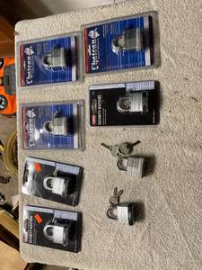 lot 6698 image: 8 new locks