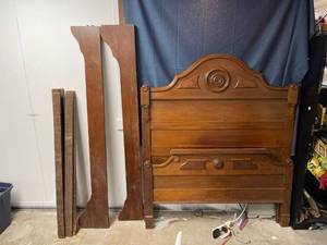 lot 6700 image: vintage bed