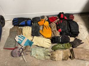 lot 6708 image: lot of mens gloves