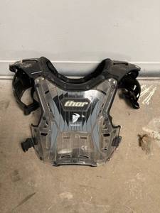 lot 6711 image: Thor youth chest protector