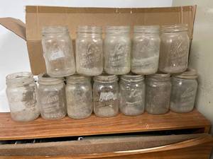 lot 6734 image: 12 vintage Kerr canning jars