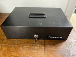 lot 6799 image: Honeywell money box