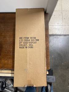 lot 6806 image: 21 inch LTD doll case unopened