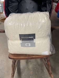 lot 6817 image: Madison park pillows