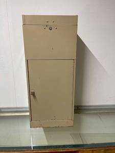 lot 6821 image: locking cabinet