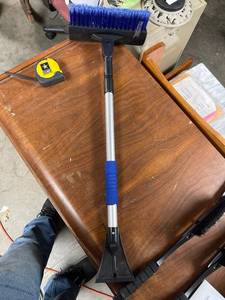 lot 6832 image: new expandable ice scraper