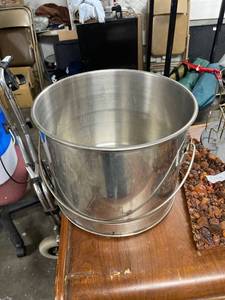 lot 6835 image: large pot