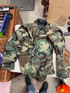 lot 6853 image: small camo coat