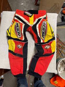 lot 6859 image: size 26 MSR pants