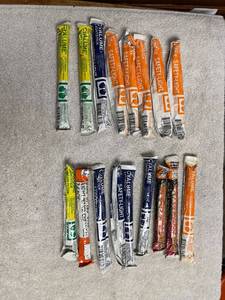 lot 6860 image: glow sticks