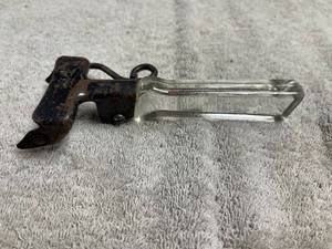 lot 6876 image: vintage Pyrex handle