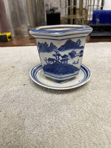 lot 6908 image: blue & white flower pot