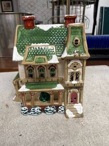 lot 6912 image: snow village house