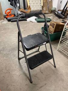 lot 6914 image: cosco stop stool