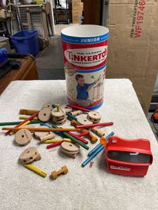 lot 6919 image: tinker toys & view master