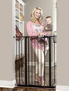 lot 1637 image: Regalo Easy Step Extra Tall Walk Thru Baby Gate