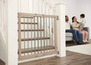 lot 1623 image: Regalo Wood Decor Top of Stair Gate