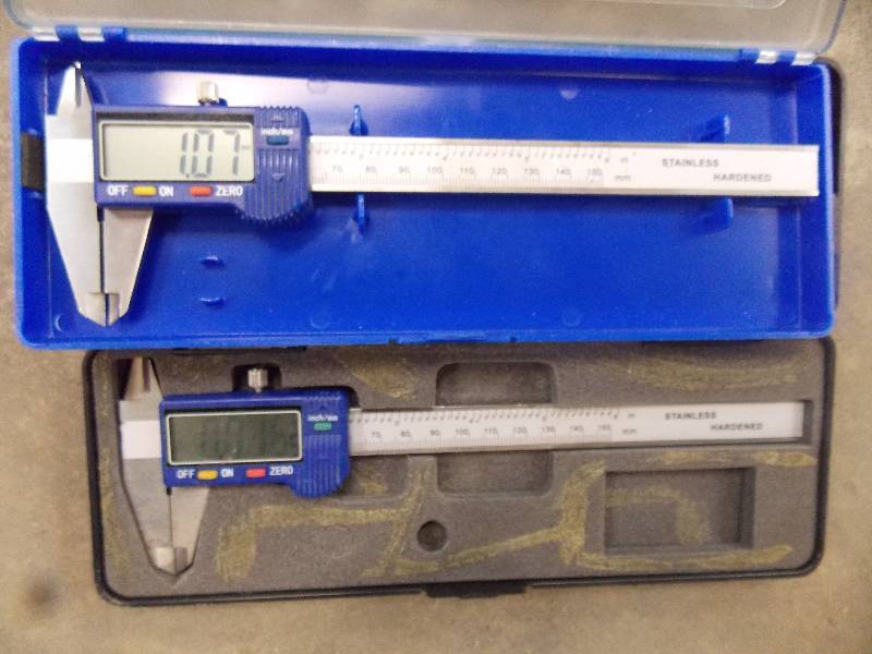 lot 4079 image: 2 qty Digital calipers