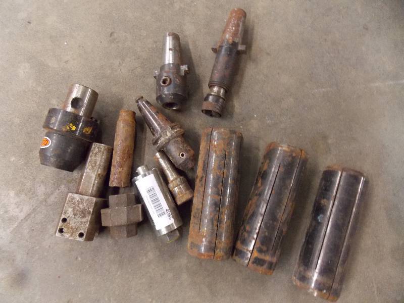 lot 4085 image: Kwik Switch 200 tensioncompression tapping head with different collets and other machinist peices