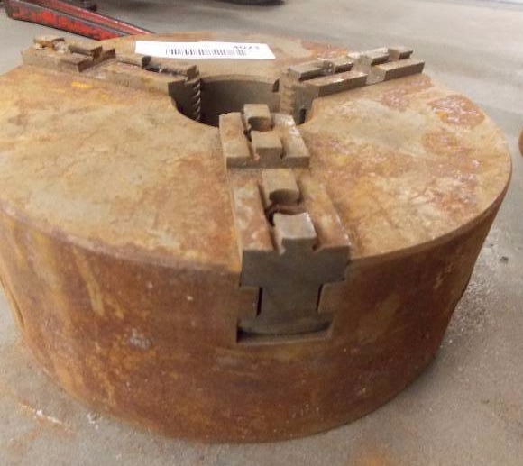 lot 4073 image: Large 3 Jaw Lathe Chuck 8