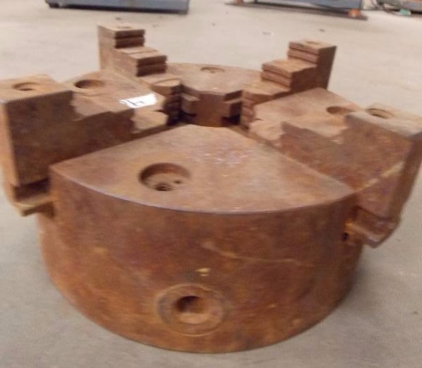 lot 4073B image: Large 8 4 Jaw Lathe Chuck