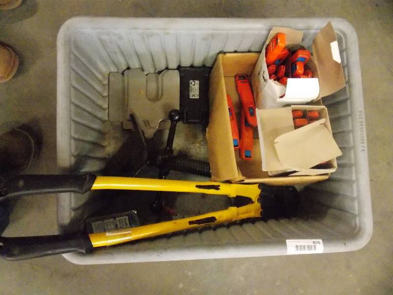 lot 4076 image: Lot of Motor Shims, Bolt cutters and large quantity of box cutters
