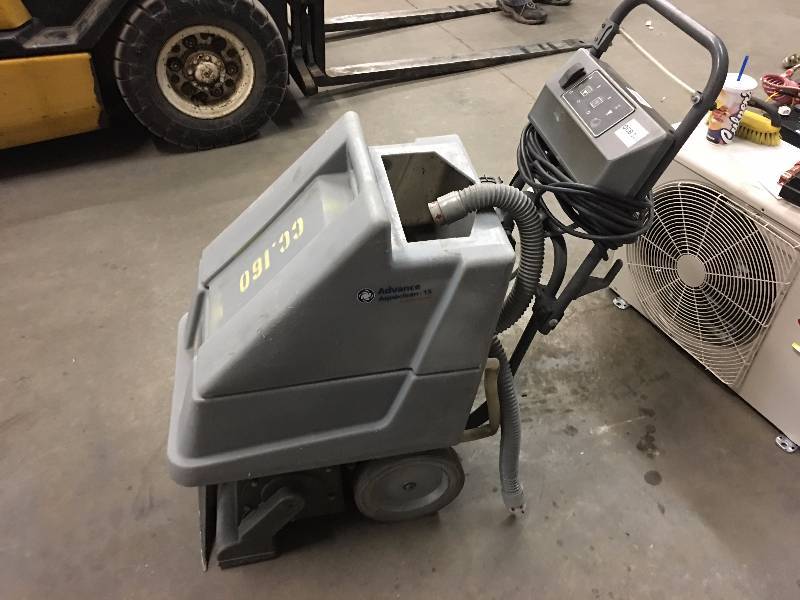 lot 4106 image: Used Advance Aquaclean 15  Walkbehind Carpet Extractor
