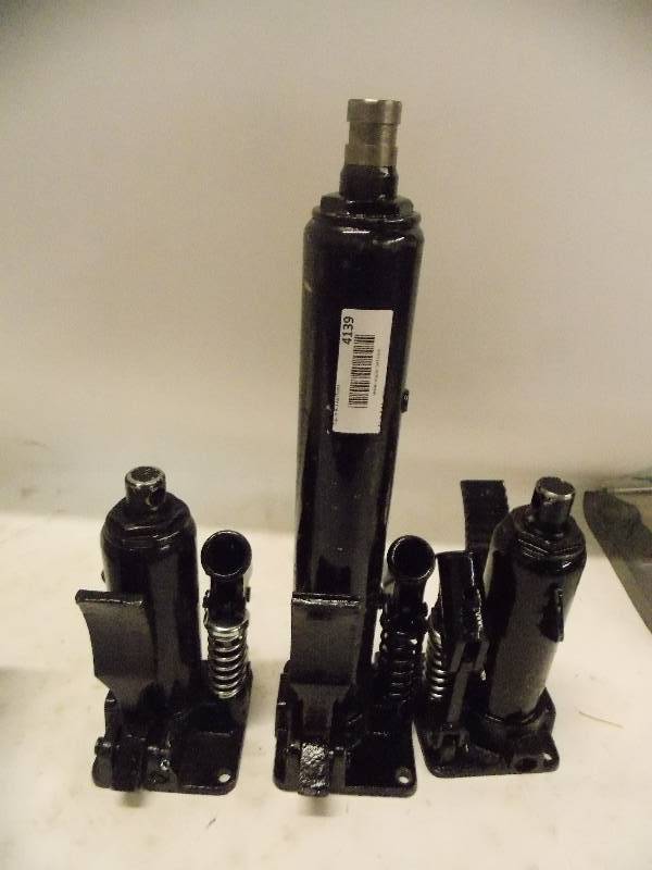 lot 4139 image: Lot of Bottle Jacks