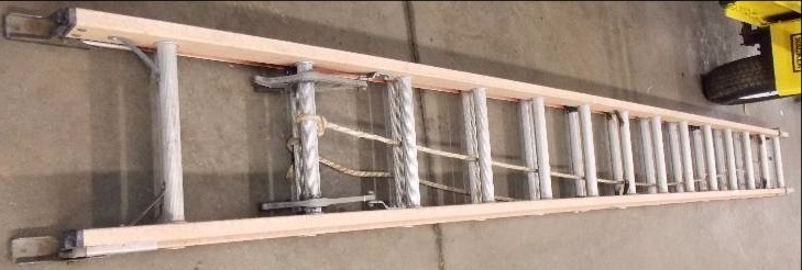 lot 192 image: 28 Extension Ladder