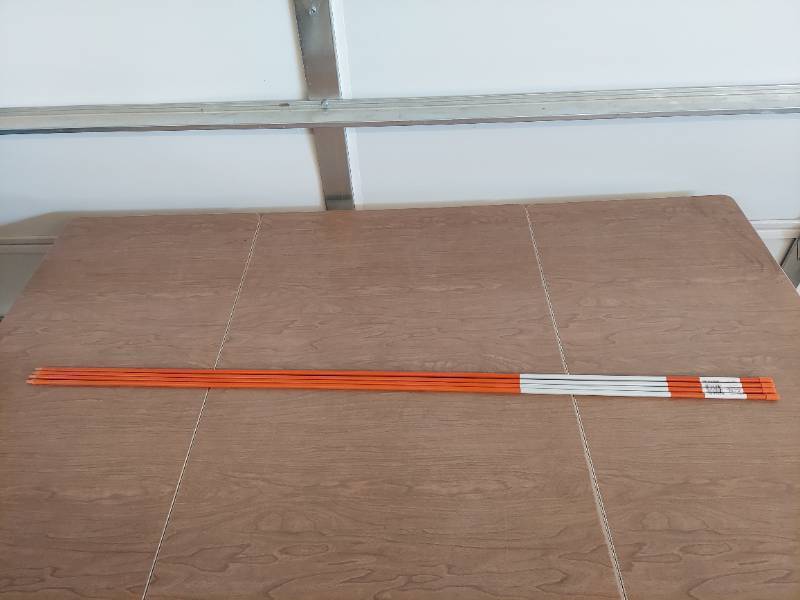lot 6392 image: (4) Safety Orange 48 Reflective Driveway Markers Snow Stakes Fiberglass 516