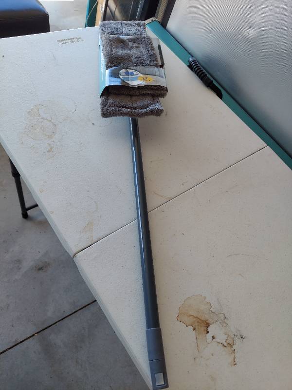 lot 6494 image: Microfiber mop with extra pad
