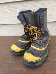 lot 5557 image: LaCrosse boots - size 9