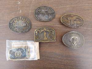 lot 5581 image: 6 belt buckles - liquor related