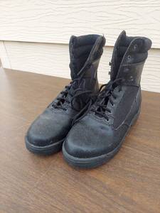 lot 5593 image: Wrangler boots - size 9