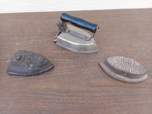 lot 5615 image: SAD IRONS