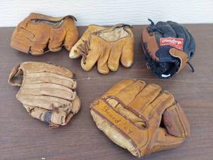 lot 5618 image: 5 baseball mitts
