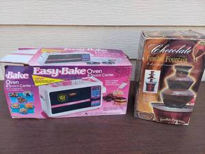 lot 5646 image: Easy Bake Oven And Fondue Fountain